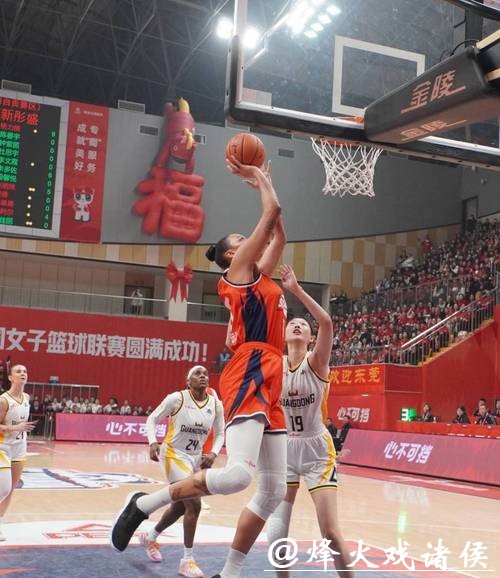 坎贝奇“两双”带领四川女篮力克WCBA领头羊